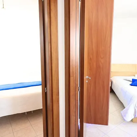Vakantiehuis Flat Desire Close To Beaches With Sight Castle, Terrace, Wi-fi