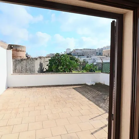 Vakantiehuis Flat Desire Close To Beaches With Sight Castle, Terrace, Wi-fi Otranto
